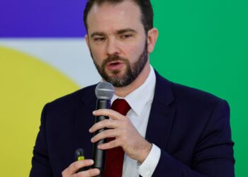 Desenrola 2.0 renegocia quase R$ 1 bilhão em dívidas, diz Durigan